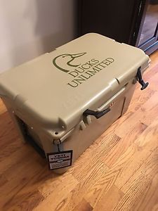 BRAND NEW DUCKS UNLIMITED EDITION YETI TUNDRA 45