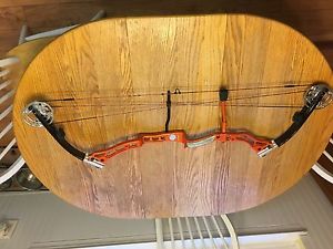 LIGHTLY USED ELITE TOUR *RH* 40-50# 28.5 DRAW TOUR CAM COMPETITION COMPOUND BOW