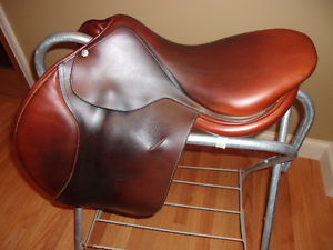 2010 BUTET HORSE SADDLE 17" wide tree 2 flap flat seat integrated panels NICE!!