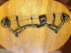 NEW 2013 BEAR MOTIVE 6 **RH** 70# 25.5" TO 30" Draw CAMO COMPOUND BOW