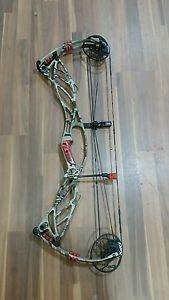 2016 Hoyt Defiant 34 Right handed ridge Reaper Camo Bow