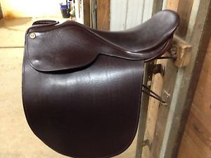 21" Battaglia Cutback Saddle With Adjustable Stirrup Bars