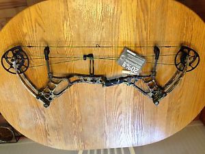 NEW 2014 BEAR AGENDA 7 **RH** 70# 26.5" TO 31" Draw DUEL CAM - COMPOUND BOW*NEW