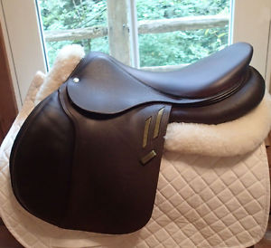 18" Devoucoux Omega Saddle - 2014 - D3D Technology - 3AB Flaps - 4.5" dot to dot