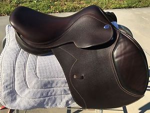 TRUST IN New Custom Made Jumping Saddle Close Contact Shouldres Free Wide 16.5