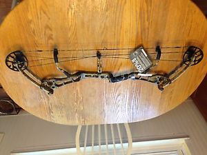 NEW 2014 BEAR ANARCHY **RH** 70# 26.5" TO 31.5" Draw DUEL CAM COMPOUND BOW  *NEW