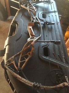 Hoyt Defiant 30 With TRU BALL FANG Release, Fuse Carbon 6", And Wrist Sling