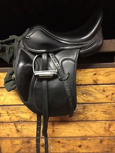 17" HDR Rivella Dressage Saddle