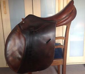 Butet Saumur Saddle 17"  in good Condition , only 5 Days Auction !!