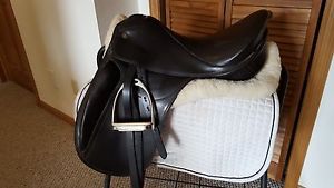 17" Dressage sadde - Made in Germany Theo Sommer 2013 - Great condition!