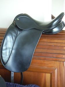 TRIAL Available  Hulsebos Dressage Saddle Size 18" MW-W Suited for Male/Female