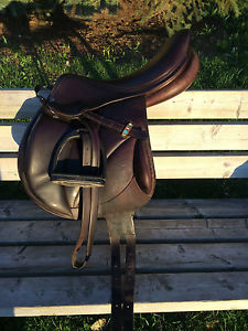 Voltaire design Monoflap saddle 17" lexington model