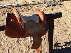 13.75 Used In Great Condition Caldwell Pro Racer Barrel Saddle With Elk Seat