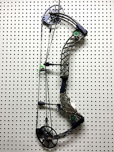 Mathews Monster Chill SDX Compound Bow 23.5 Draw 50 Lb Pull