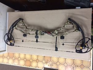 Used Bowtech BTX-31 Compound Bow RH 70lb Kryptek Highlander