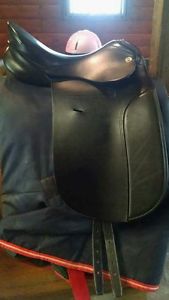 17" Neidersuss dressage saddle medium tree EXCELLENT condition