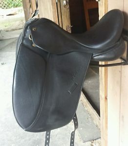 M Toulouse Anchen 17 inch dressage saddle with Genesis