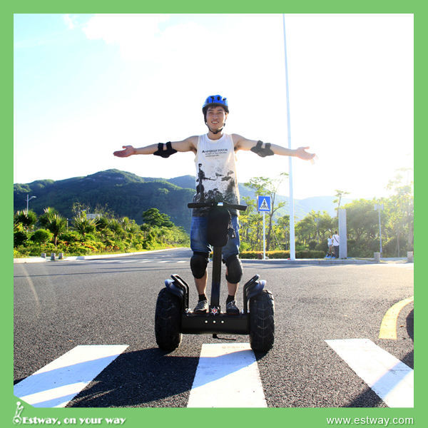 Easy-operation two wheels self balancing mini electric scooter