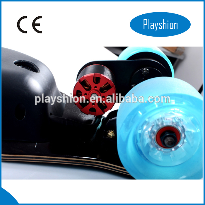 Four Wheels Self Balancing Electric Skateboard with 1200W Battery