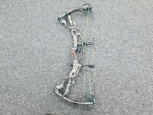 Hoyt Carbon Spyder Turbo ZT Right Handed 28" 60-70 LB Bow