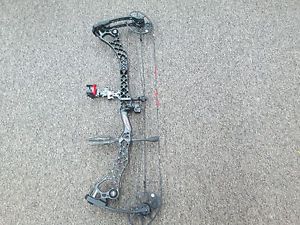 Mathews Monster Wake Right Handed 28" 60-70 LB Bow