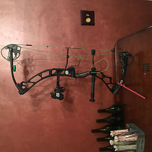 Elite Archery Energy 32 Black RH 29" 70lbs