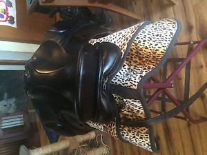 Gorgeous 18 1/2 inch XWide Rembrandt Dressage Saddle
