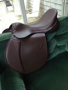 DUETT PRESTO JUMP SADDLE HARD TO FIND 19" SEAT WITH XW TREE
