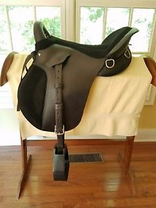 Paso Fino Saddle, (SIZE 18) Sycamore Creek Saddles, English Saddle, Show Saddle