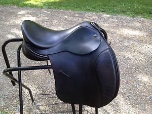 Parelli Fluidity All Purpose 17 Standard Wide Black with Air Pad & Shims