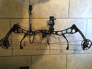 Bear Archery Anarchy HC Black Shadow RH, 60-70lbs, Plus Accessories. At 28" DL