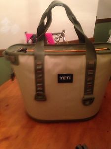 YETI Hopper 30 Bag Cooler Field Tan/Blaze Orange