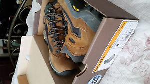 New Vasque Gore-Tex Ladie's Hiking Boots