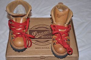 Danner Women's Mountain Light Cascade Hiking Boot size 7.5