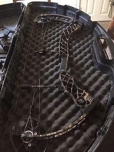 Mathews Chill Left Hand #60-70 DW 28" DL (Includes Hard Case) And Other Extras