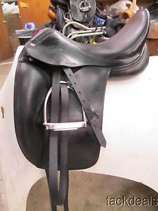 Amerigo Cervia Dressage Saddle 17" M Lightly Used w/Fittings