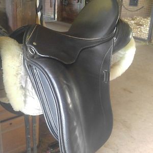 Schleese Wave dressage saddle