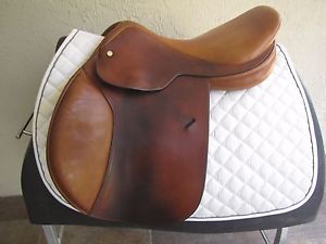PRETTY!  16-1/2" to 17" Crosby Centennial Close Contact/Jumping Saddle-Wide Tree