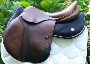 2010 Devoucoux Biarritz 17.5" 2A - ON SALE - *Wide Tree* *Unique Logo Design*