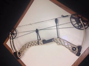 Mathews Creed XS Desert Tactical, Right Hand, 50-60lbs NEW NEW