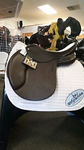 New! DEMO Schleese Merci Jumping Saddle - Size 17.5" - Brown