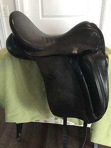 USED Custom Saddlery Wolfgang Solo Dressage Saddle Sz 17 Black
