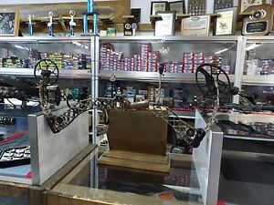 Mathews Creed - 70# - 28 Draw Loaded t5 quiver whisker biskit and extreme sight