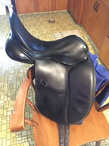 Canterbury Custom Dressage Saddle