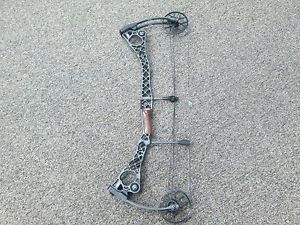 Mathews No Cam HTR Right Handed 27.5" 50-60 LB Stone Tactical