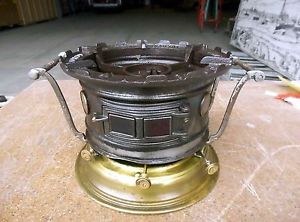 Grosser Antiker Kocher 3 Flammen Tischkocher mit Marke Gusseisen H 20 cm