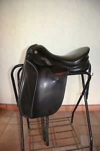 Karl Niedersuss Dressage saddle, 18" seat,  medium tree