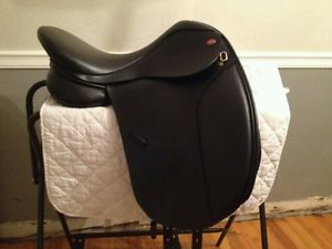 Kent and Masters Dressage Saddle 17 - Changeable Gullet