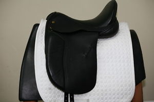 USED BLACK COUNTRY ELOQUENCE X 17.5" WIDE BLACK DRESSAGE SADDLE