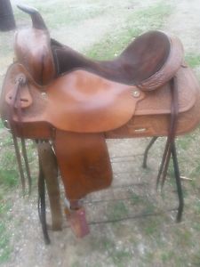 Circle Y saddle 17"
